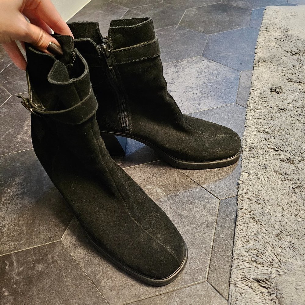 La Canadienne suede ankle boots